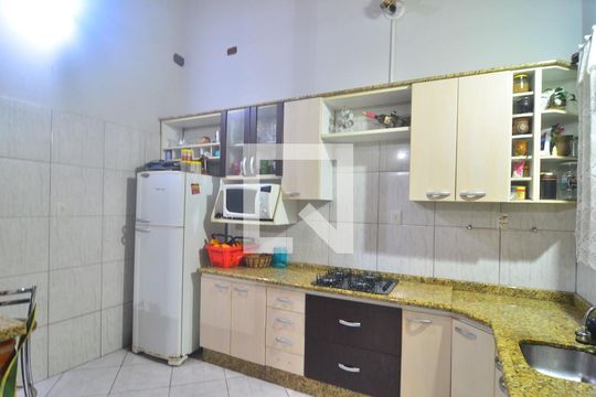 Cozinha de casa à venda com 2 quartos, 140m² em Mato Grande, Canoas