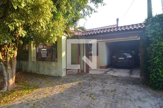 Fachada de casa à venda com 2 quartos, 140m² em Mato Grande, Canoas
