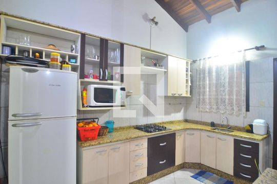 Cozinha de casa à venda com 2 quartos, 140m² em Mato Grande, Canoas