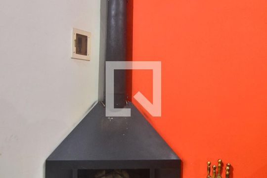 Lareira de casa à venda com 2 quartos, 140m² em Mato Grande, Canoas