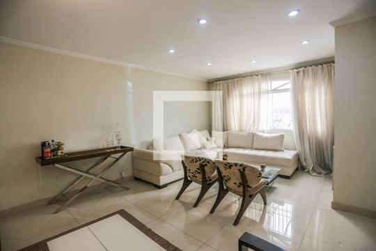 Casa à venda com 3 quartos, 260m² em Jardim das Vertentes, São Paulo