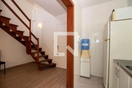 Cozinha e Área de Serviço de apartamento para alugar com 2 quartos, 84m² em Passo da Areia, Porto Alegre