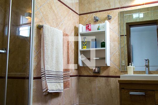 Banheiro da Suíte 1 de apartamento à venda com 3 quartos, 200m² em Vila Guarani, São Paulo