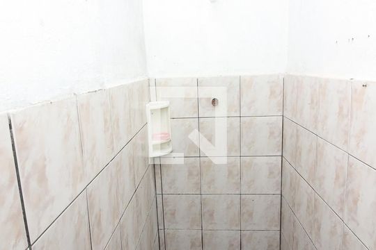 Banheiro de casa de condomínio para alugar com 1 quarto, 35m² em Vila Joao Pessoa, Porto Alegre