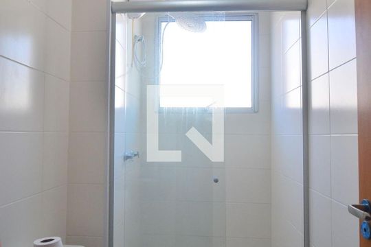 Banheiro  de apartamento para alugar com 2 quartos, 43m² em São José, Canoas