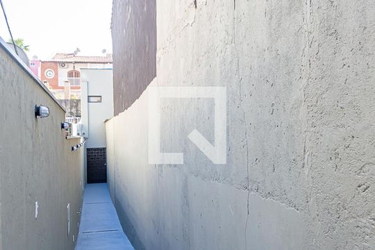 Corredor de kitnet/studio para alugar com 1 quarto, 16m² em Vila Marlene, São Bernardo do Campo