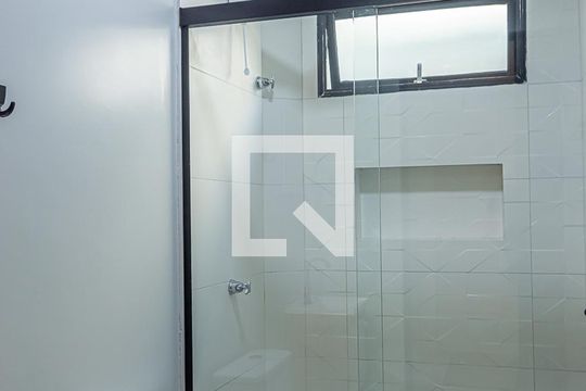 Banheiro de kitnet/studio para alugar com 1 quarto, 16m² em Vila Marlene, São Bernardo do Campo