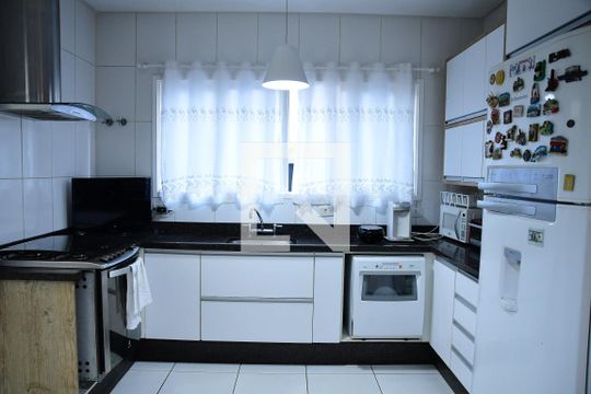 Cozinha de casa de condomínio para alugar com 4 quartos, 330m² em Jardim Colibri, Cotia