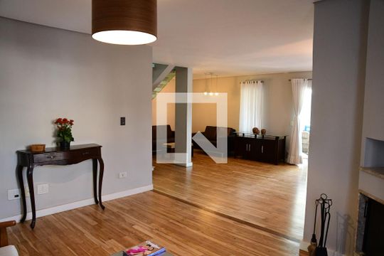 Sala de casa de condomínio para alugar com 4 quartos, 330m² em Jardim Colibri, Cotia