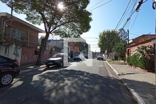 Vista da Rua de casa à venda com 4 quartos, 370m² em Vila Frugoli, São Paulo