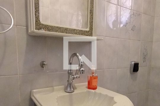lavabo  de casa à venda com 4 quartos, 370m² em Vila Frugoli, São Paulo