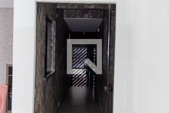 Corredor de casa para alugar com 3 quartos, 380m² em Vila Conceicao, Diadema