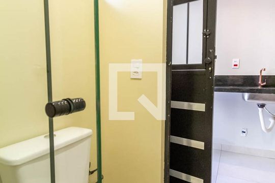 Banheiro de kitnet/studio para alugar com 1 quarto, 20m² em Vila Marlene, São Bernardo do Campo