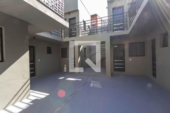 Quintal de kitnet/studio para alugar com 1 quarto, 20m² em Vila Marlene, São Bernardo do Campo