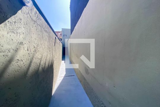Entrada de kitnet/studio para alugar com 1 quarto, 20m² em Vila Marlene, São Bernardo do Campo