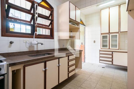 Cozinha de casa à venda com 3 quartos, 200m² em São Domingos, São Paulo
