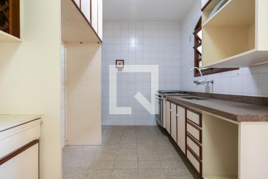 Cozinha de casa à venda com 3 quartos, 200m² em São Domingos, São Paulo