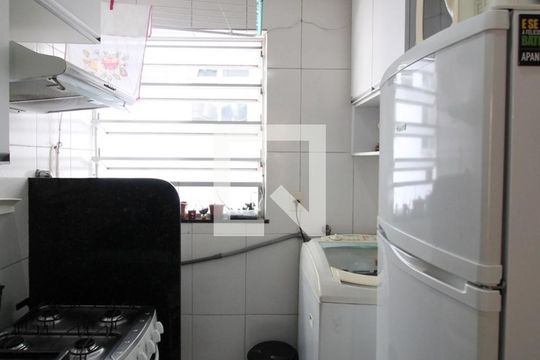 Cozinha de apartamento à venda com 2 quartos, 48m² em Inhauma, Rio de Janeiro