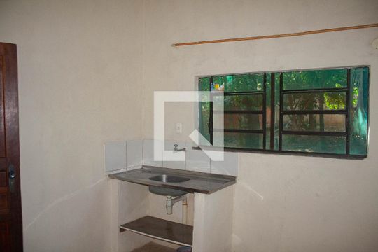 Cozinha de kitnet/studio para alugar com 1 quarto, 20m² em Centro, Nilópolis