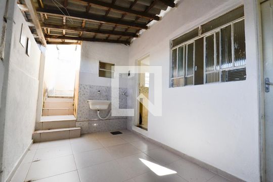 Varanda de casa para alugar com 2 quartos, 60m² em Bonfim, Belo Horizonte