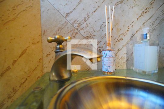 Lavabo  de apartamento à venda com 4 quartos, 252m² em Boa Vista, Porto Alegre