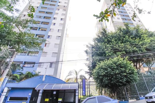 Fachada do Condomínio de apartamento para alugar com 3 quartos, 58m² em Jardim Santa Teresinha, São Paulo