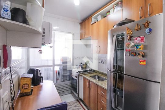 Cozinha de apartamento para alugar com 3 quartos, 58m² em Jardim Santa Teresinha, São Paulo