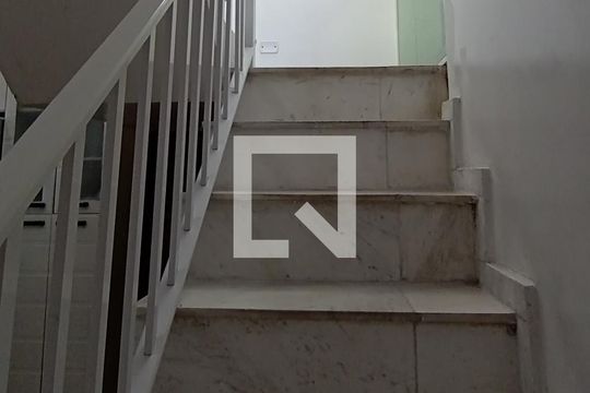 Escada de casa à venda com 3 quartos, 250m² em Vila Nova Teresa, São Paulo