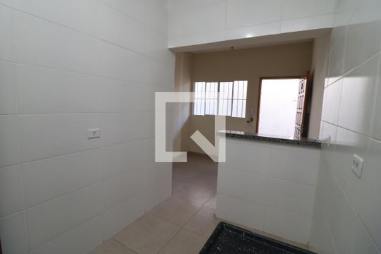 Cozinha de apartamento para alugar com 2 quartos, 30m² em Jardim Santa Teresinha, São Paulo