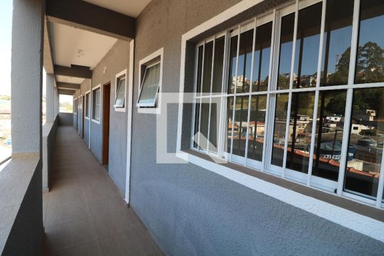 Corredor de apartamento para alugar com 2 quartos, 30m² em Jardim Santa Teresinha, São Paulo