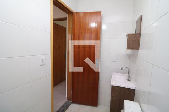 Banheiro de apartamento para alugar com 2 quartos, 30m² em Jardim Santa Teresinha, São Paulo