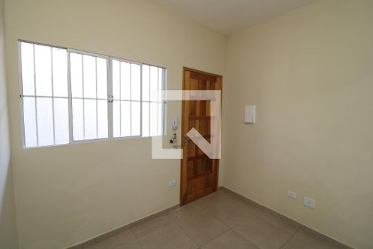 Sala de apartamento para alugar com 2 quartos, 30m² em Jardim Santa Teresinha, São Paulo
