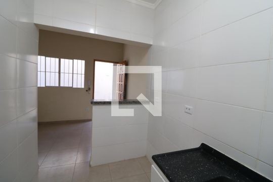 Cozinha de apartamento para alugar com 2 quartos, 30m² em Jardim Santa Teresinha, São Paulo