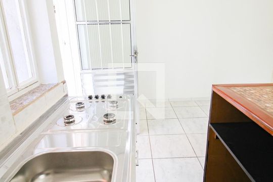 cozinha de apartamento para alugar com 1 quarto, 30m² em Água Fria, São Paulo