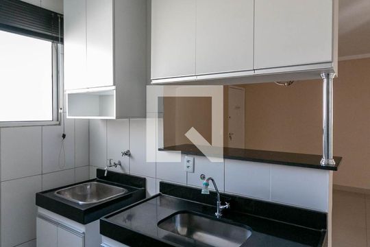 Cozinha e Área de Serviço de apartamento para alugar com 2 quartos, 55m² em Camargos, Belo Horizonte