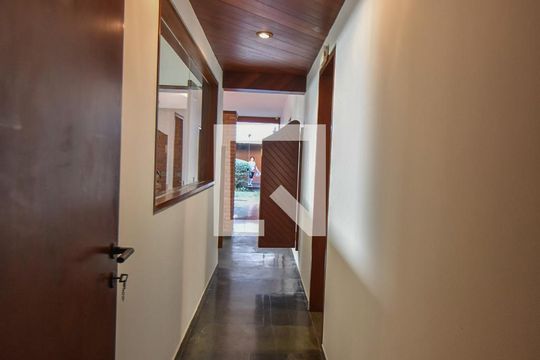 Corredor  de casa à venda com 3 quartos, 281m² em Chácara Santo Antônio (zona Sul), São Paulo