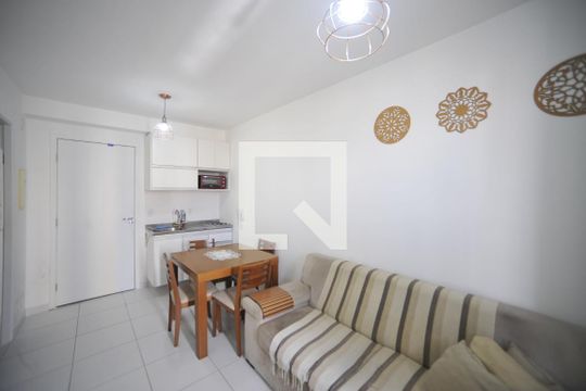 Sala e Cozinha de apartamento para alugar com 1 quarto, 32m² em Catumbi, São Paulo