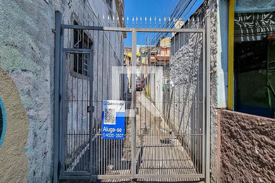 Fachada do condomínio com Plaquinha de casa à venda com 2 quartos, 85m² em Vila Albertina, São Paulo