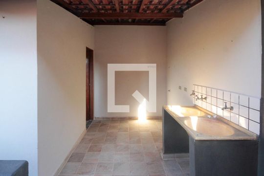Área de Serviço de casa para alugar com 3 quartos, 260m² em Jardim Tietê, São Paulo