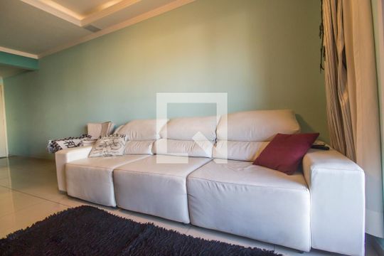 Sala de TV de apartamento à venda com 3 quartos, 105m² em Jardim Tupanci, Barueri