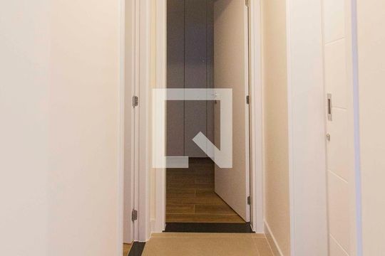 Corredor de apartamento para alugar com 2 quartos, 65m² em Jardim Leonor, São Paulo