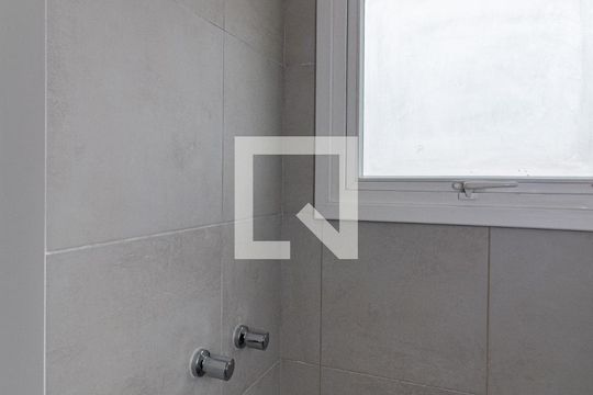 Banheiro da Suíte de apartamento à venda com 3 quartos, 66m² em Jardim Lindóia, Porto Alegre
