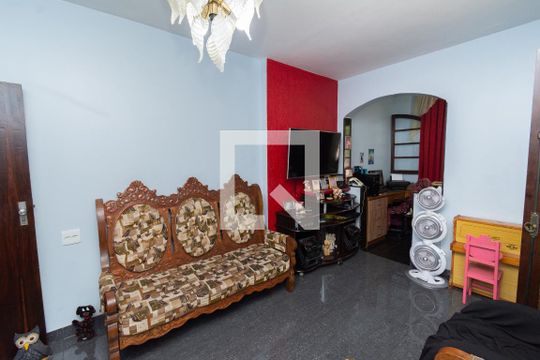 Sala de TV de casa à venda com 5 quartos, 340m² em Bairro da Glória, Contagem