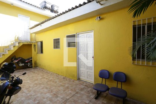Quintal de kitnet/studio para alugar com 1 quarto, 50m² em Parque Císper, São Paulo
