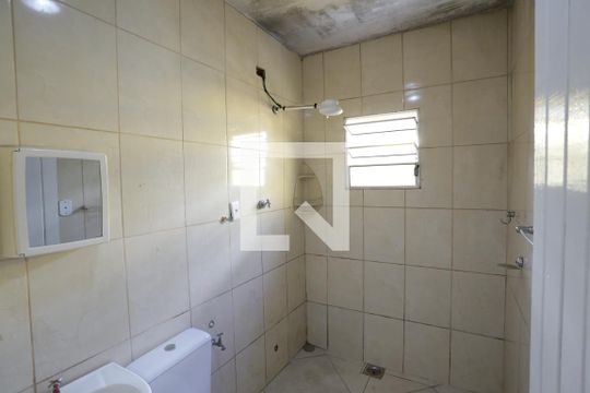 Banheiro de kitnet/studio para alugar com 1 quarto, 50m² em Parque Císper, São Paulo