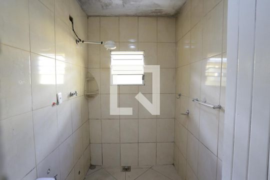 Banheiro de kitnet/studio para alugar com 1 quarto, 50m² em Parque Císper, São Paulo