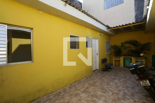 Quintal de kitnet/studio para alugar com 1 quarto, 50m² em Parque Císper, São Paulo