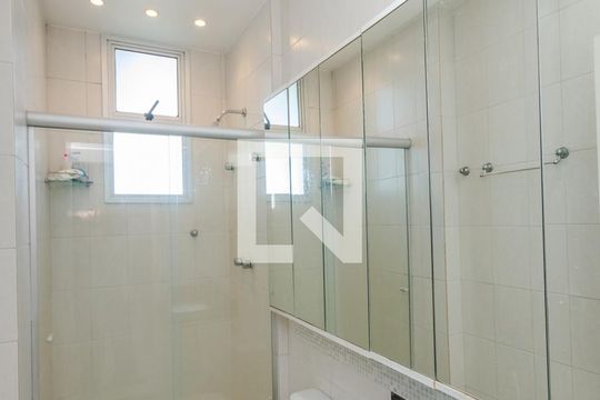 Banheiro de apartamento à venda com 1 quarto, 34m² em Vale do Sereno, Nova Lima