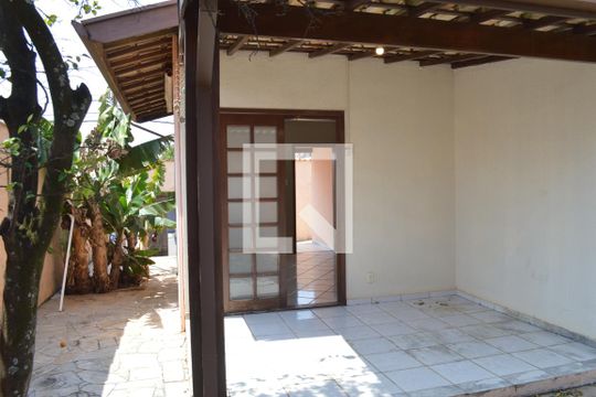 Corredor de casa para alugar com 2 quartos, 110m² em Vila Trinta E Um de Março, Campinas