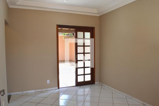 Sala de casa para alugar com 2 quartos, 110m² em Vila Trinta E Um de Março, Campinas